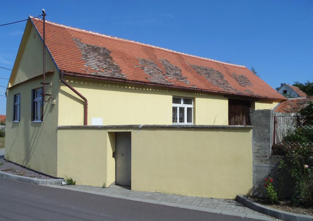 Rodinný dům 2+1 (cca 80 m2), pozemek 127 m2, Mikulovice, okr. Znojmo