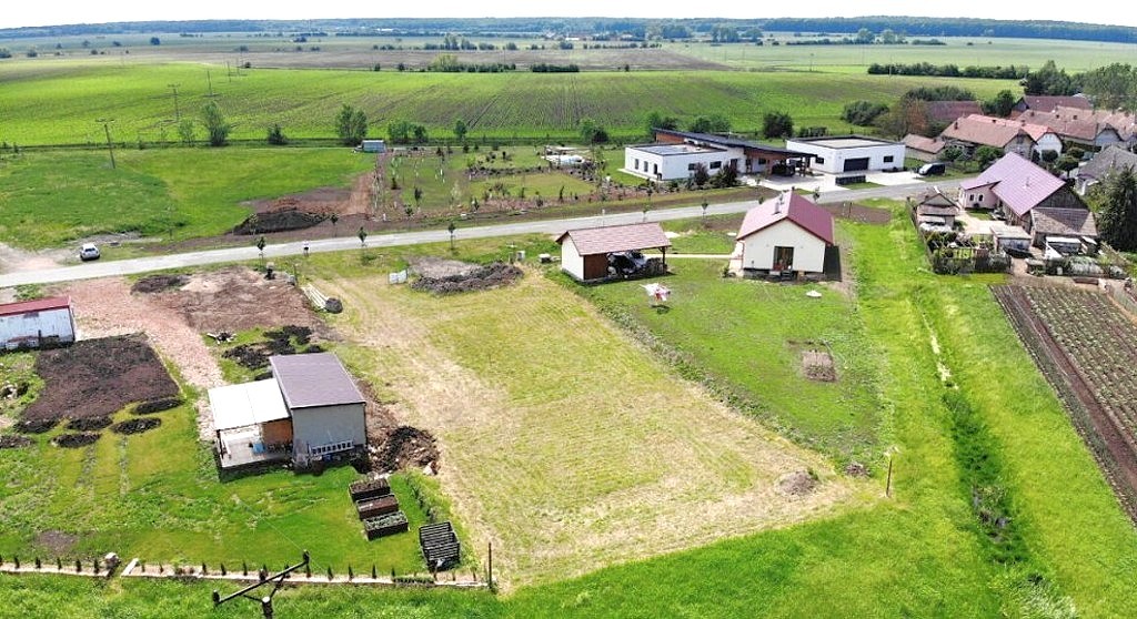 Pozemek s možností výstavby 1269 m2, Lužec nad Cidlinou, okres Hradec Králové
