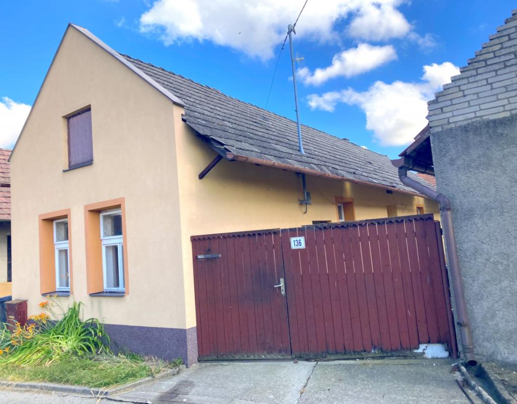 Rodinný dům (116 m2), pozemek celkem 217 m2., Babice, okres Uherské Hradiště.