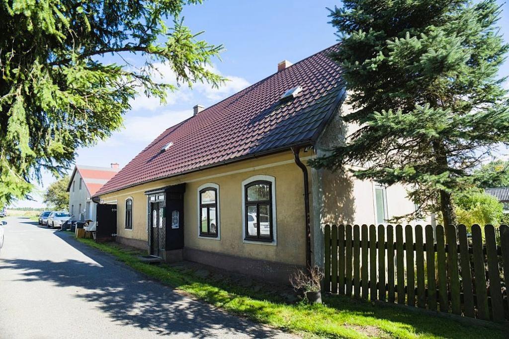 Stavba pro rodinnou rekreaci (118 m2), pozemek 418 m2, Hora Svatého Šebestiána, okr. Chomutov