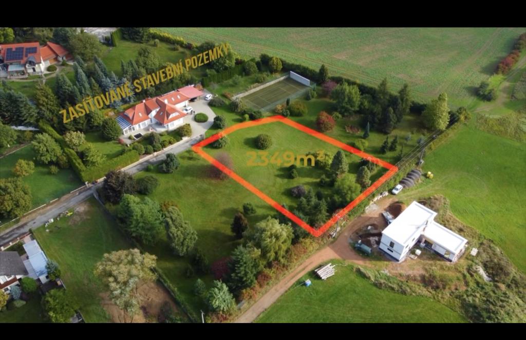 Pozemkem k výstavbě rodinného domu 2349 m2, Hosov – Jihlava